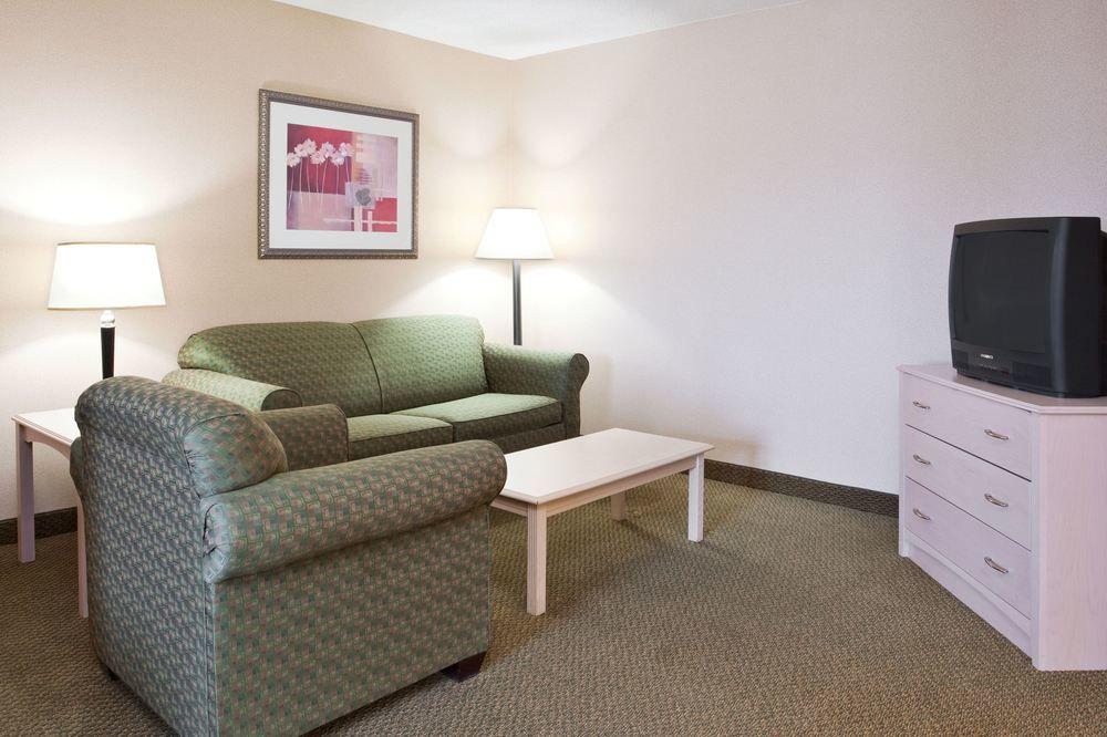 Holiday Inn Express Vermilion By Ihg Exterior foto
