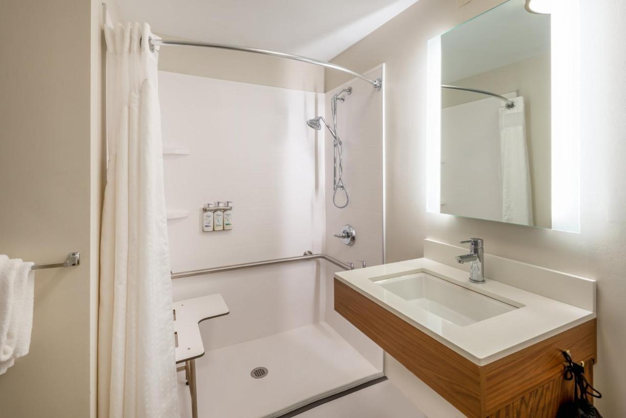 Holiday Inn Express Vermilion By Ihg Exterior foto
